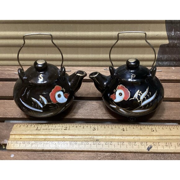 Vintage Black Teapot Kettle w/ Rooster Salt & Pepper Shakers Made in Japan - Picture 2 of 14